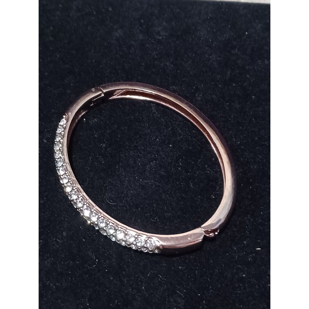Vintage AVON Rose Gold-Toned Rhinestone Hinged Bangle Bracelet, Signed NRT - Picture 3 of 5